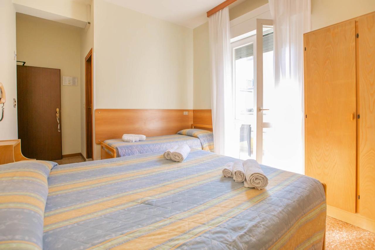 Hotel Ischia Римини Экстерьер фото