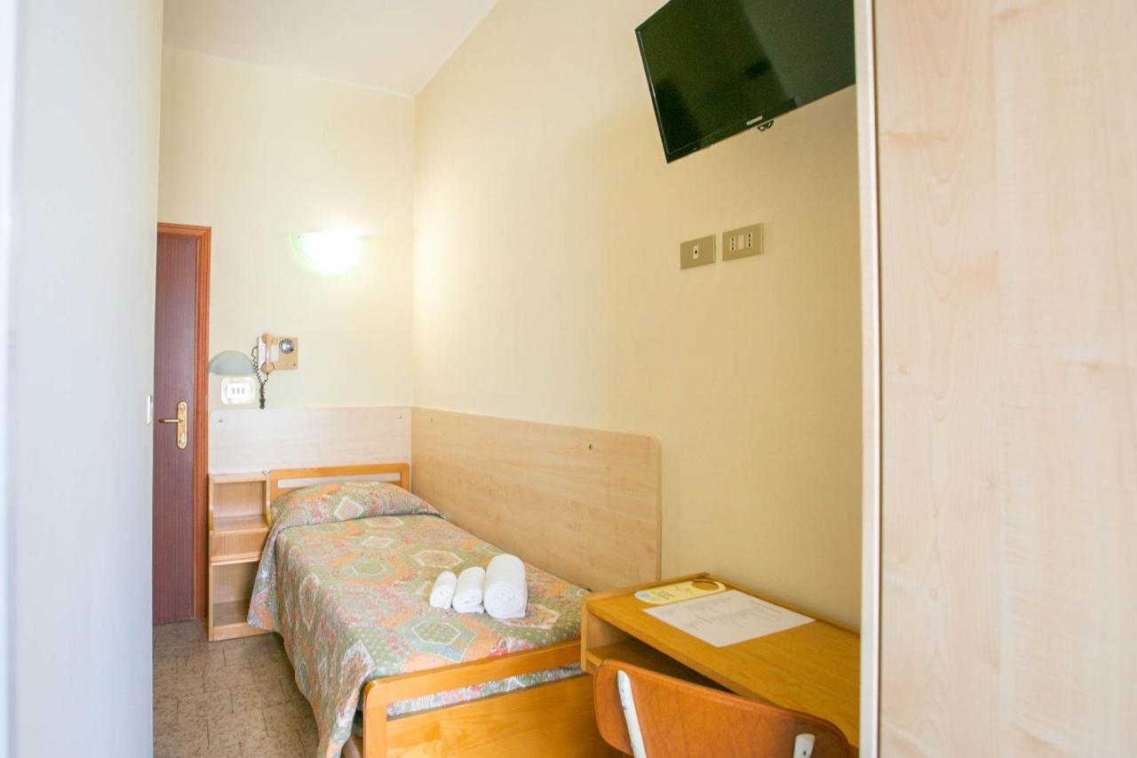 Hotel Ischia Римини Экстерьер фото