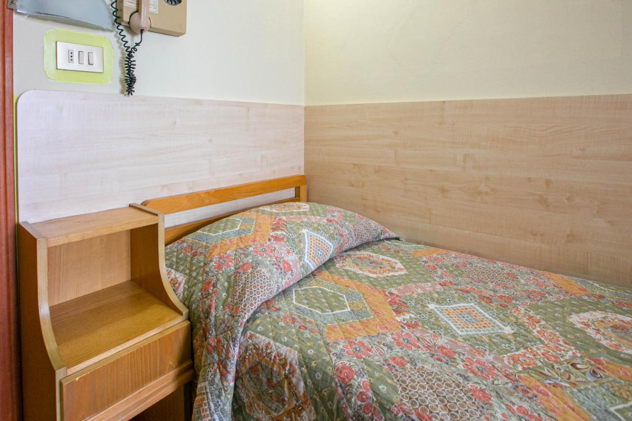 Hotel Ischia Римини Экстерьер фото