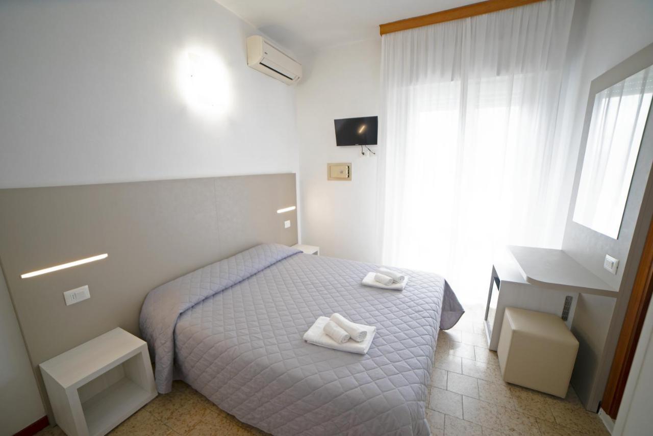 Hotel Ischia Римини Экстерьер фото