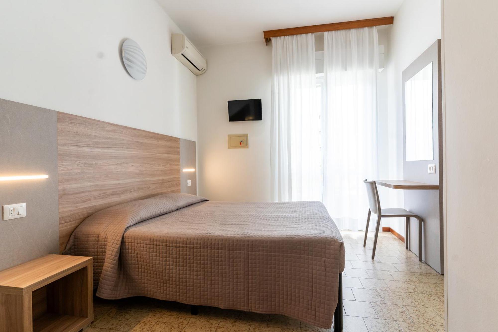 Hotel Ischia Римини Экстерьер фото