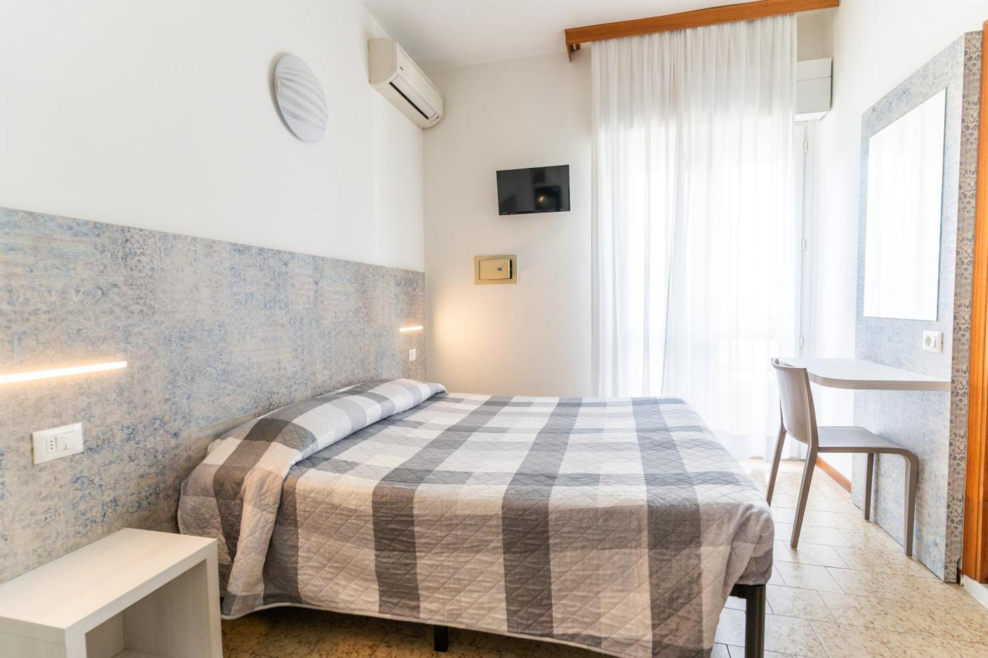 Hotel Ischia Римини Экстерьер фото