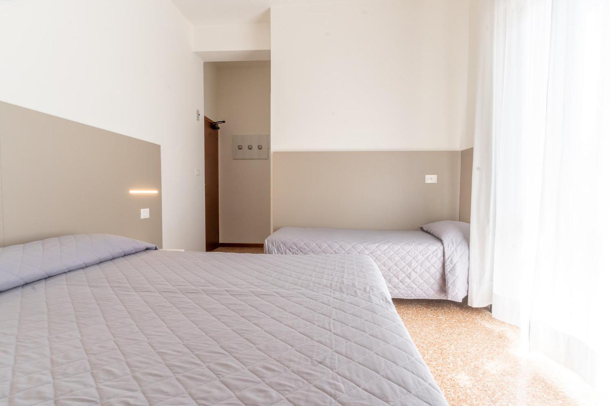 Hotel Ischia Римини Экстерьер фото